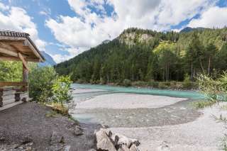 Der Lech direkt beim Hotel Waldhof